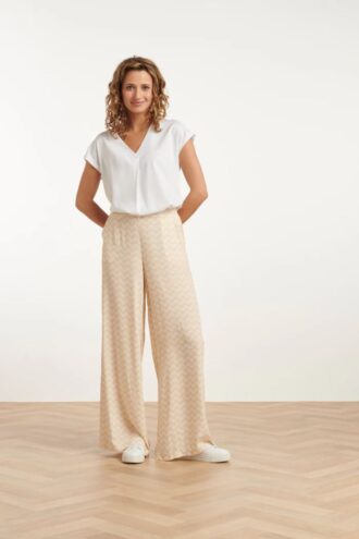 25064 Zand Off White Wijde Broek Met Schelp Zigzagprint