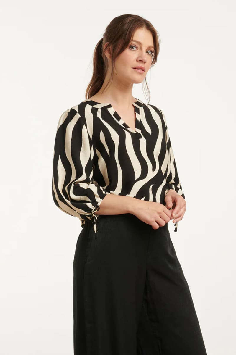 25076 Zwarte En Zand Zebra Print Top 4 25076 Zwarte En Zand Zebra Print Top 4