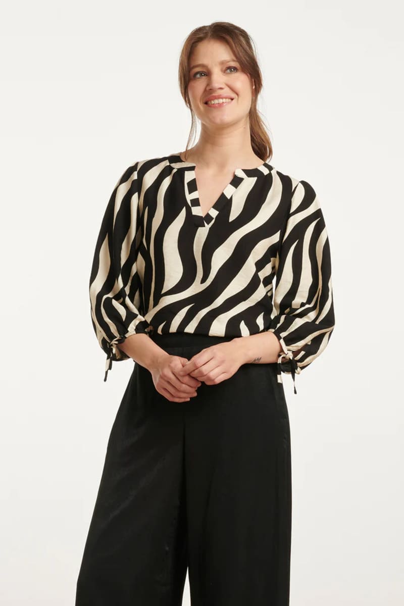 25076 Zwarte En Zand Zebra Print Top 25076 Zwarte En Zand Zebra Print Top