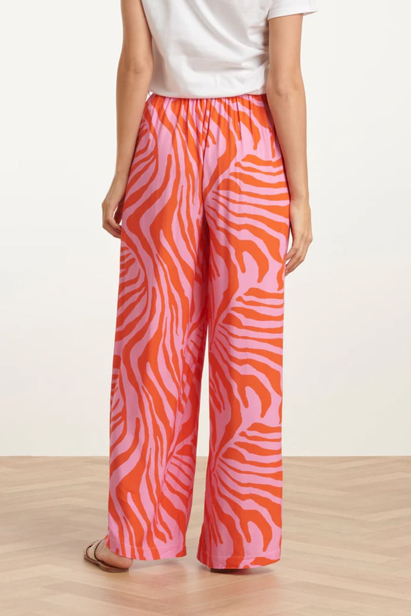 25087 Wide Pants Met Dierenprint In Roze En Oranje 6 25087 Wide Pants Met Dierenprint In Roze En Oranje 6